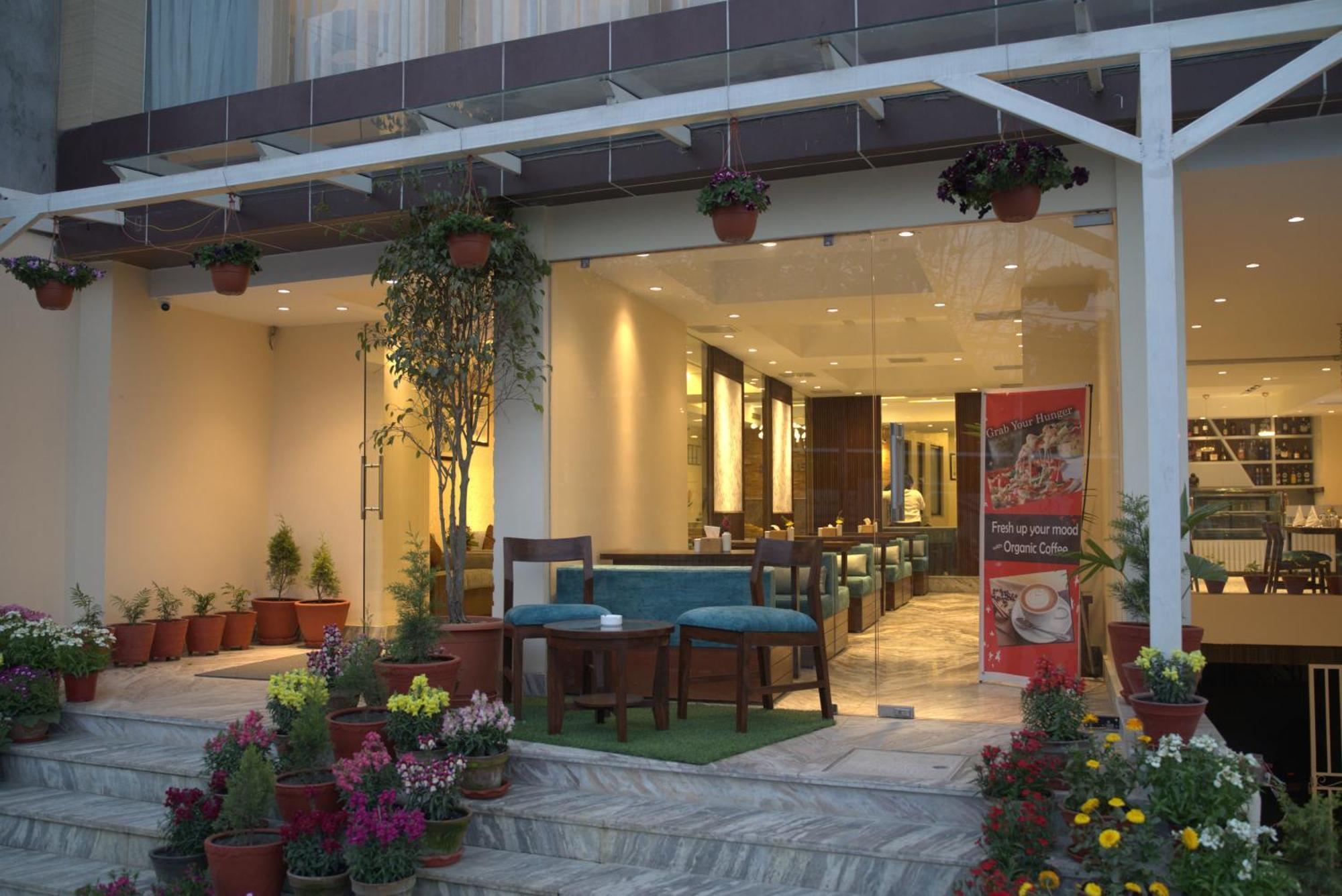 Apex Business Hotel - Tribhuvan International Airport, Kathmandu Exterior photo